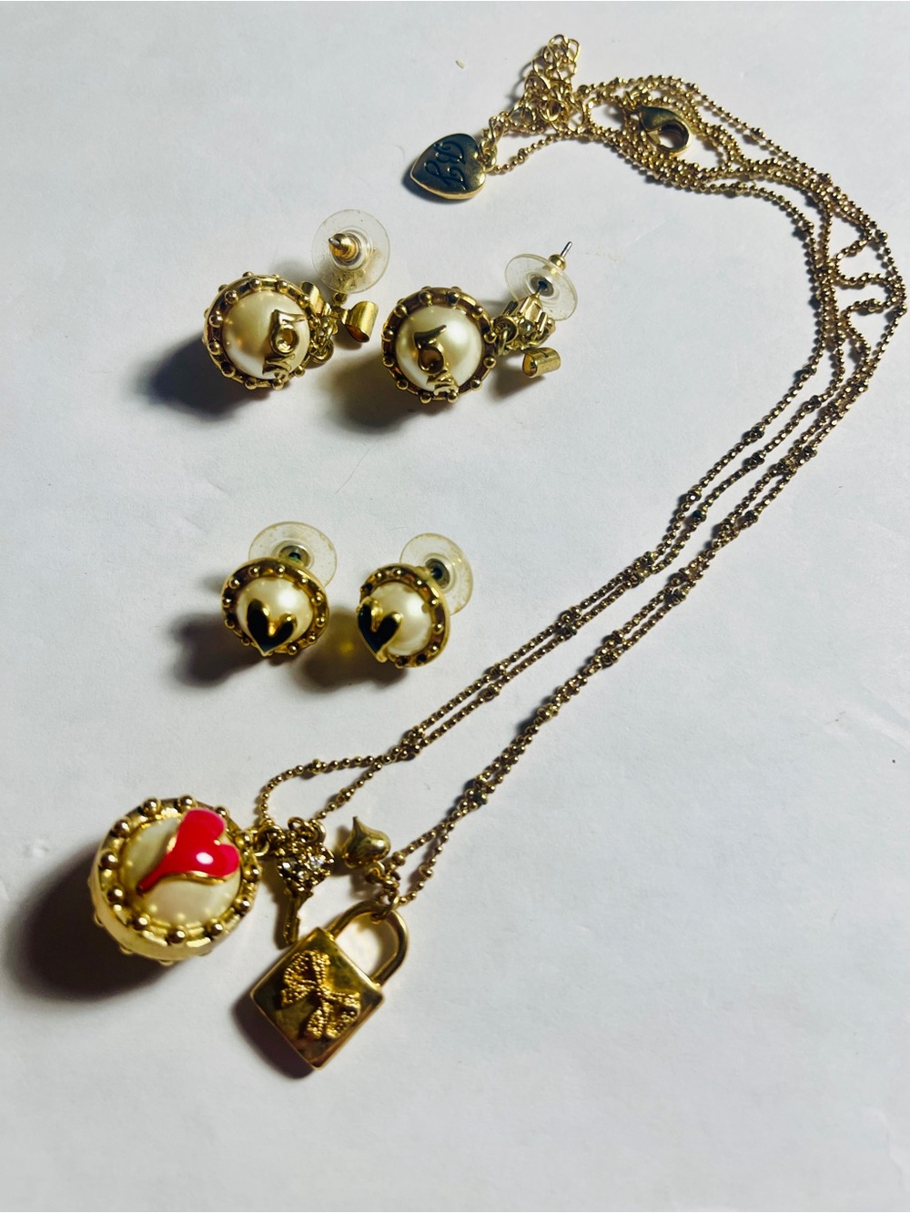 Betsey Johnson Gold-Tone Necklace Pearl Heart with 2 sets matching earrings